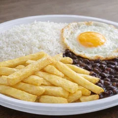 2 Ovos Fritos com Arroz Branco, Feijão e Batata Frita