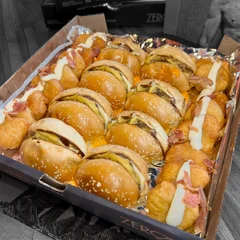 Piscininha burgers + Nuggets