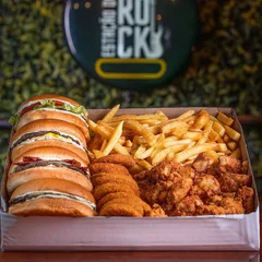 Rock Box - 4 pessoas: Quatro burgers + Porções +Refri Grátis !