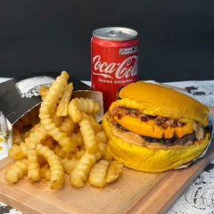  Americano + 1x Batata 100g + Coca-Cola lata 220ml