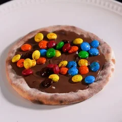 Esfiha de Nutella com M&M