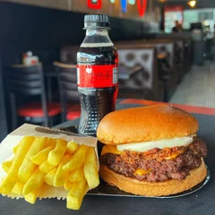 Big Smash Catupiry & Bacon + Coca Zero Pet & Fritas + R$ 19,99 leve outro burger