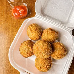 Orbes do Feitiço (Bolinho de Costela artesanal)