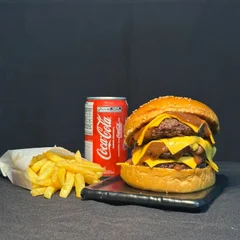 Supremo Cheddar + Coca Cola Lata 220ml & Fritas  R$ 18,99 leve outro burger