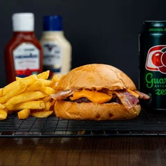 Combo o Conquistador (Burger + batata + bebida)
