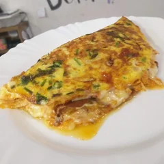 OMELETE FRANGO C/ BACON E QUEIJO 