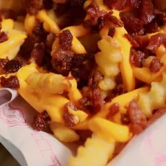 Batata Crinkle c/Bacon e Cheddar
