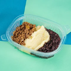 Feijão, purê de batata e carne moída