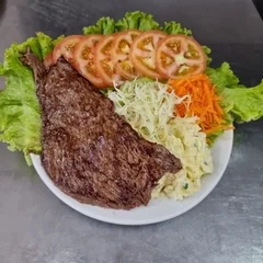 Bife ( carne, frango ou lombo) e salada