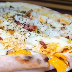 1 Pizza Grande (8 Fatias) + Borda Recheada Grátis