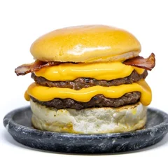 Hamburguer duplo com queijo cheddar e bacon