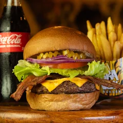 Burguer 617 + Fritas + Refri 350ml