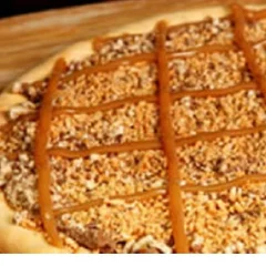 Pizza Mega Gigante 50cm ( 2 sabores ) + Bebida Gratis