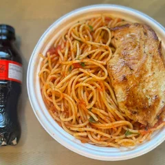 Espaguete & Frango Grelhado + Coca Zero Pet + R$ 18,99 leve outra marmitex