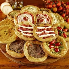 COMBO EMPÓRIO 10 ESFIHAS ( 2 CALABRESA, 2 PIZZA, 2 QUEIJO, 2 CARNE, 2 CHOCOLATE)