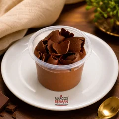 Mousse de Chocolate Belga c/ Raspas de Chocolate
