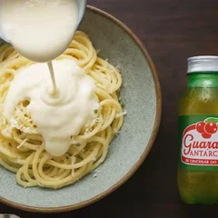 Macarrão ao Molho de Queijos + Guaraná Mini