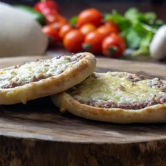 Esfiha de Carne com Queijo