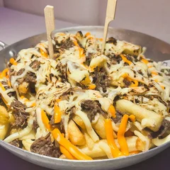 Fritas flambada de costela e cheddar