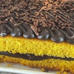 Bolo de Cenoura Recheado  - Fatia Quadrada