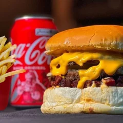 Combo Burguer duplo cheddar bacon + fritas 250g + refri lata!!