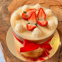 Torta Naked Cake -Brigadeiro de Ninho com morangos frescos