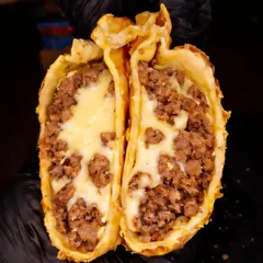 Pastel 13 - Carne com queijo 