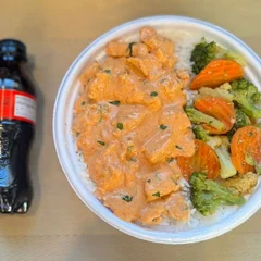 Strogonoff Frango & Legumes + Coca Zero Pet + R$ 18,99 leve outra marmitex