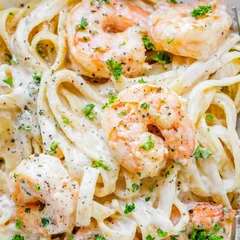 MACARRÃO COM STROGONOFF DE CAMARÃO