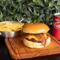 Combo: Caramel bacon + batata + Coca Cola lata 220ml