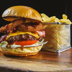 Hambúrguer Brutus Royce + Batata Frita Grátis