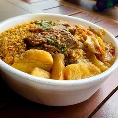 COSTELA DE BOI COM MANDIOCA