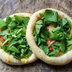Esfiha de Rúcula com Tomate Seco