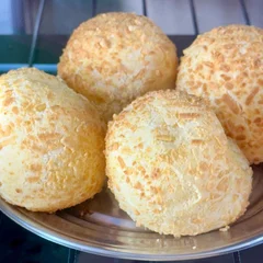 Pão de Queijo Recheado de Requeijão