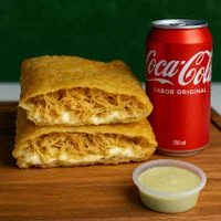 1 Pastel Gigante 22 cm Nosso Quadro (Frango Catupiry) + Maionese Caseira + Coca Cola Lata
