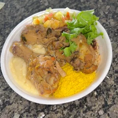 frango ao molho e figado acebolado completo (750G) 
