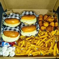 combo burger classico 4 burger simples 1 coca cola 2litros 1 batata 400gr 1 nuggets 200gr