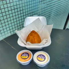 Coxinha de frango com requeijão