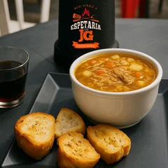 Sopa de legumes e carne