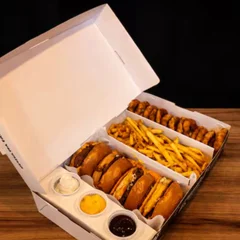 Piscina de Cheddar na Caixa + Fritas com cheddar, Anéis de cebola - Combo!