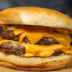 Burguer - Duque (2 Carnes 100g, Cheddar, Pão Brioche e Molho Especial)