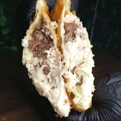 Pastel 102 - Chocolate branco com bombom 