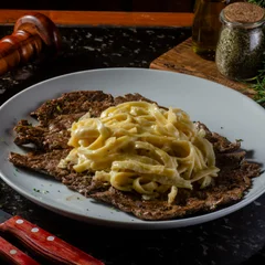 Paillard com Fetuccine | 2 Acompanhamentos 