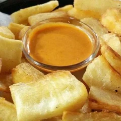 Mandioca Frita (G) + Molho da Casa