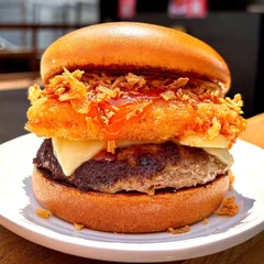 Empana Jão (Queijo Empanado + Geléia de Pimenta + Cebola Crispy)