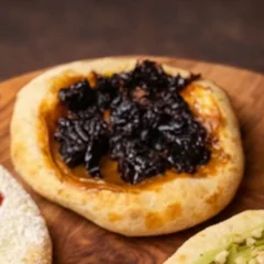 Esfiha Doce de leite com ameixa 