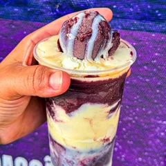 Açaí Cremoso Com Camadas De Creme De Ninho