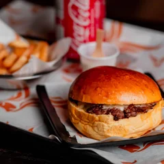 1 Chesse burger + 1 Batata P + 1 Coca lata