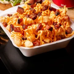 BATATA COM CHEDDAR E BACON 