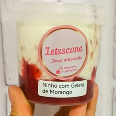 Sorvete Ninho com Geleia de Morango 